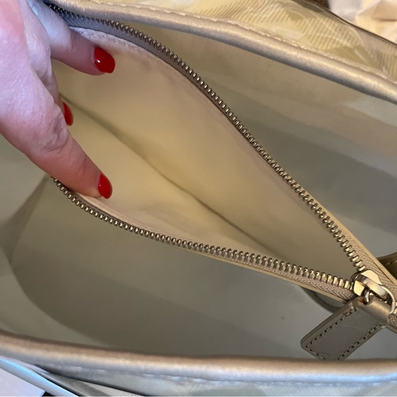 Burberry Tote - Picture 5 of 13